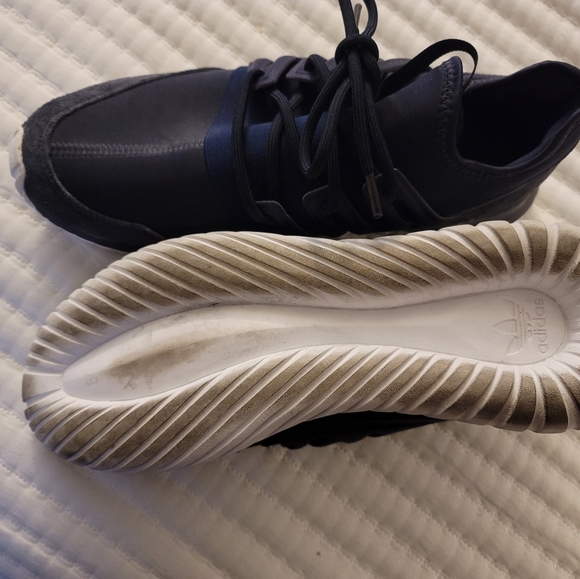 Adidas - Picture 5 of 5